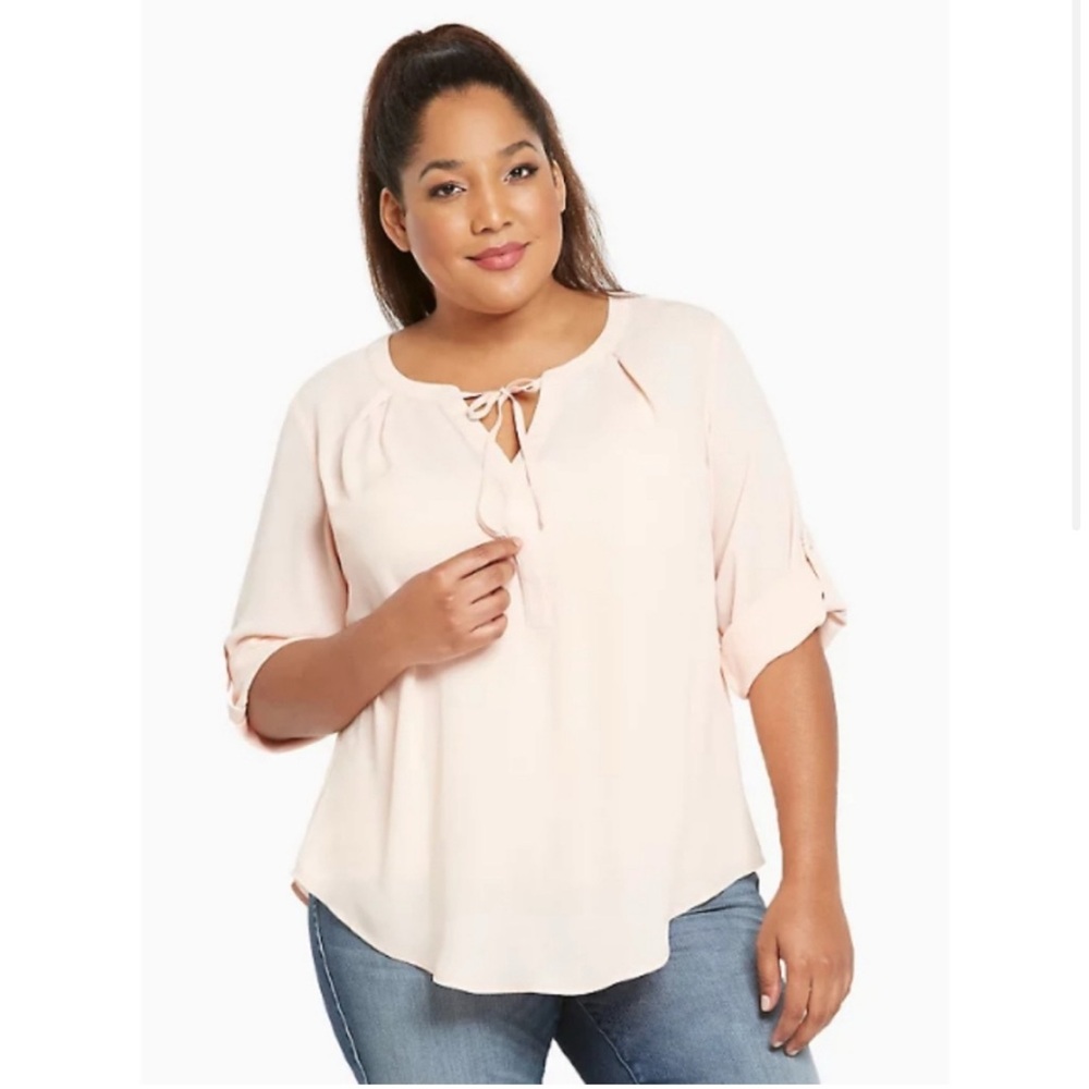 Torrid Size 4 New Peachy Pink Georgette Tie Neck